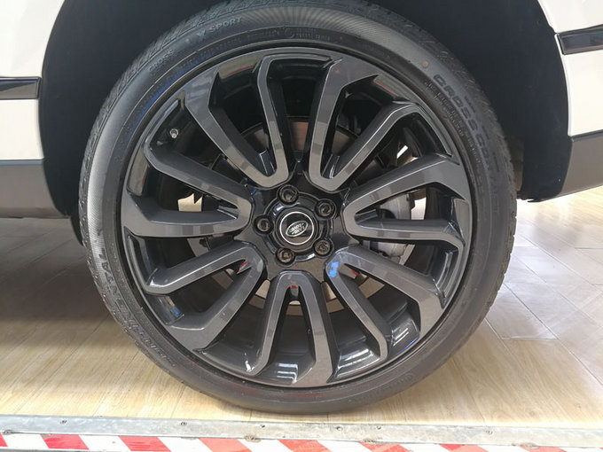 路虎揽胜加长5.0T 行政黑曜激情随时迸发-图7