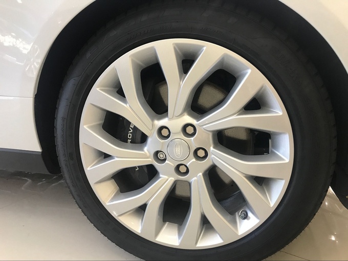 路虎揽胜行政美规 豪华SUV典范大放异彩-图4