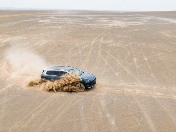 赛力斯超级工厂建成投用  M9首批车主交付活动开启-图7