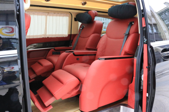 奔驰V250闪耀夺目 进口商务座驾61万起售-图7