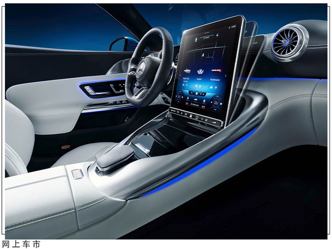 奔驰新车内饰发布内配超大触屏/中国设计师打造-图3