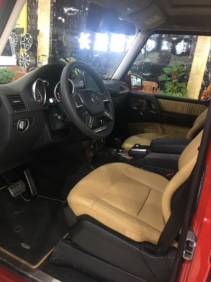 奔驰G550红金属漆 4.0T特色越野无敌降价-图6