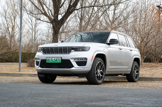 《豪华180》全新大切诺基4xe能否成为越野传奇的新篇章-图2