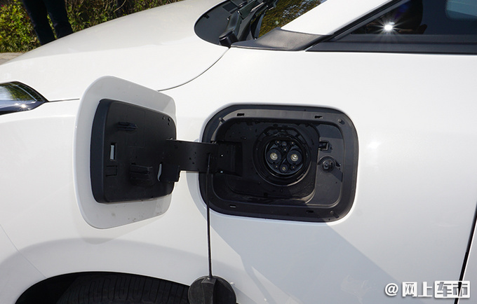 奔腾全新MPV售XX.XX万 专供出行市场 续航400km-图4