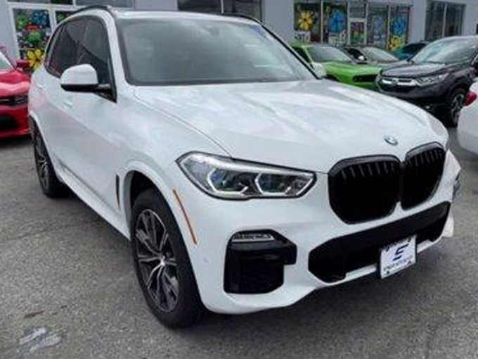 宝马新款X5海外到店实拍搭4.4T/明年即将国产-图1