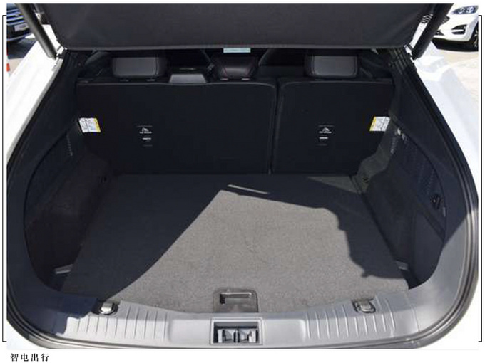 福特纯电SUV实拍曝光红色卡钳/溜背车身设计-图5