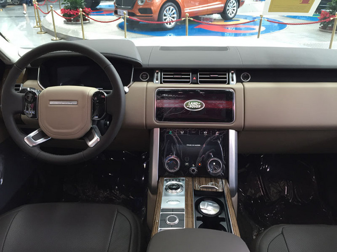 18款中东路虎揽胜3.0T 汽油加长夏日低价-图4