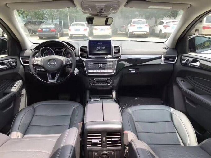 奔馳GLE500Coupe運(yùn)動(dòng)SUV 虧本出售僅一臺(tái)-圖7