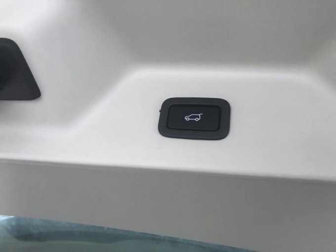 2018款路虎揽胜行政3.0T 七月劲爆优惠价-图8