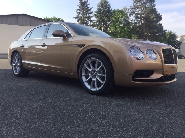 新款宾利飞驰内饰复古点缀 品牌豪车优惠-图1