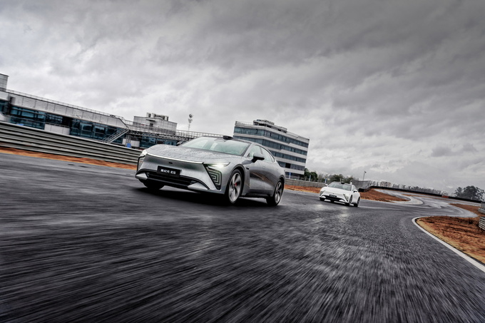 最高续航905km 3.7s破百 标配空气悬架 星纪元ES比预售降2万上市-图8