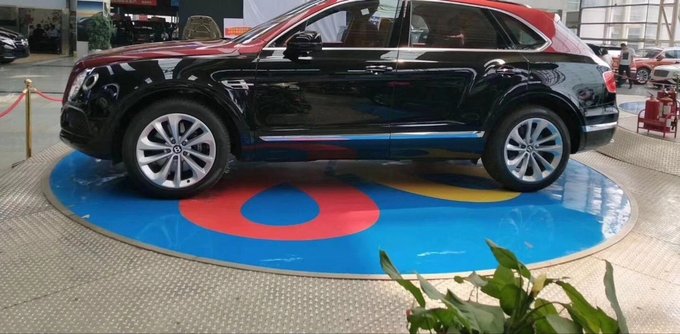 18款宾利添越6.0汽油 灵动流畅四座越野-图3