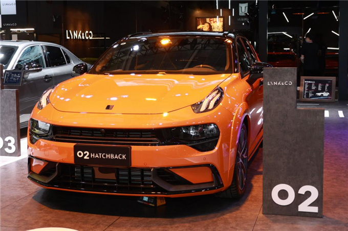 新生代真钢炮02Hatchback 橙意上市-图4