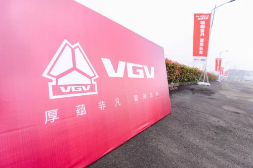 中国重汽vgvu75plus在这个盛夏启航