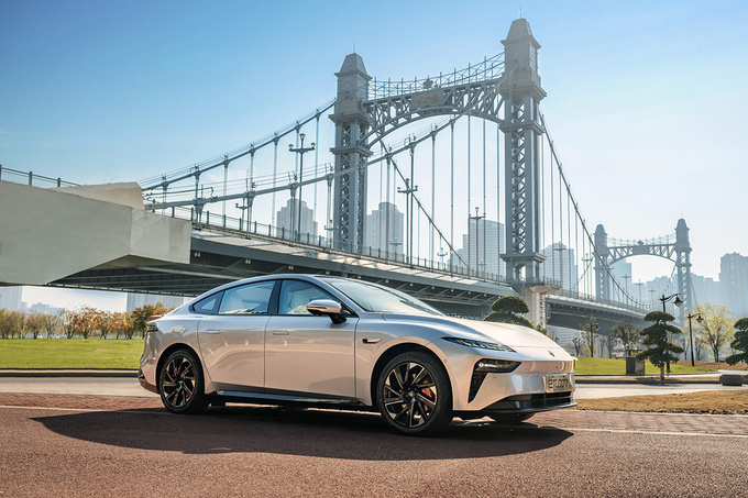 抢先试驾eπ007 翻转仪表+电动尾翼你心动了吗-图1