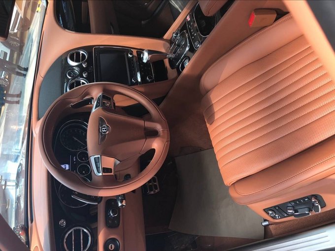 18款宾利飞驰价格调整 双色飞驰急出一台-图6