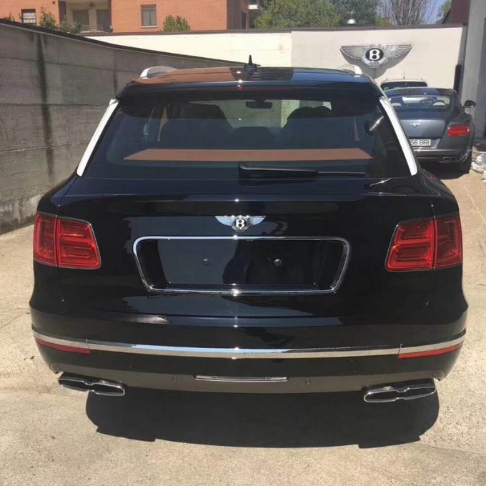 天津港18款宾利添越4.0T 汽油V8首发亮相-图11