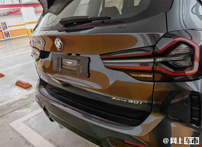 宝马新款X3国内实拍 内饰换大屏 预计39万元起售-图2