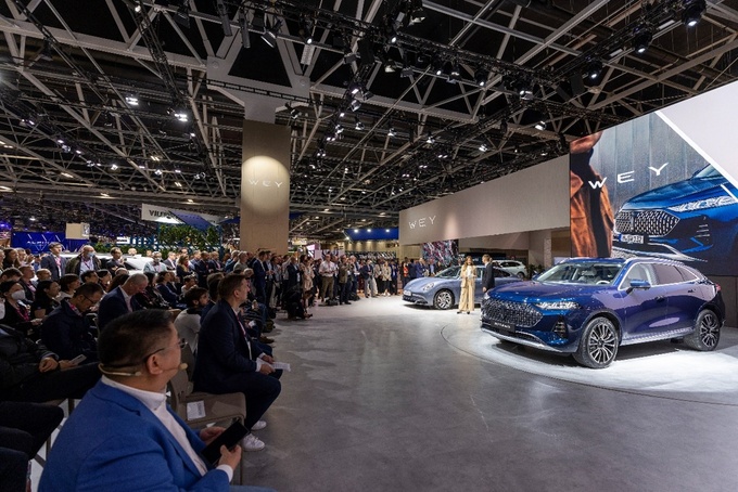 魏牌摩卡PHEV巴黎车展上市开启中国高端汽车出海新时代-图2