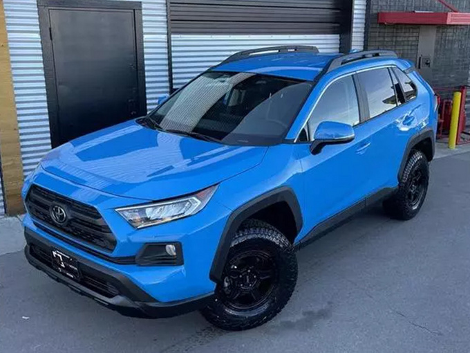 丰田RAV4实拍曝光双出排气/配黑色外观套件-图1