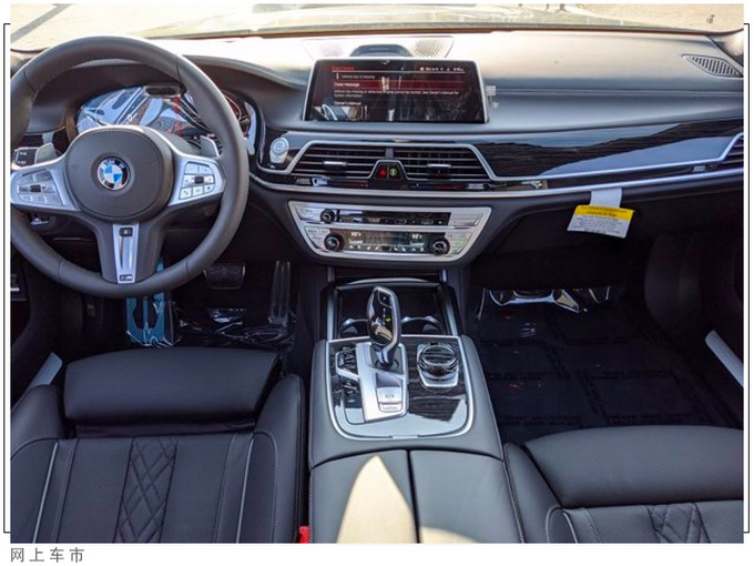 宝马750i实拍搭4.4T V8引擎/外观配熏黑套件-图5