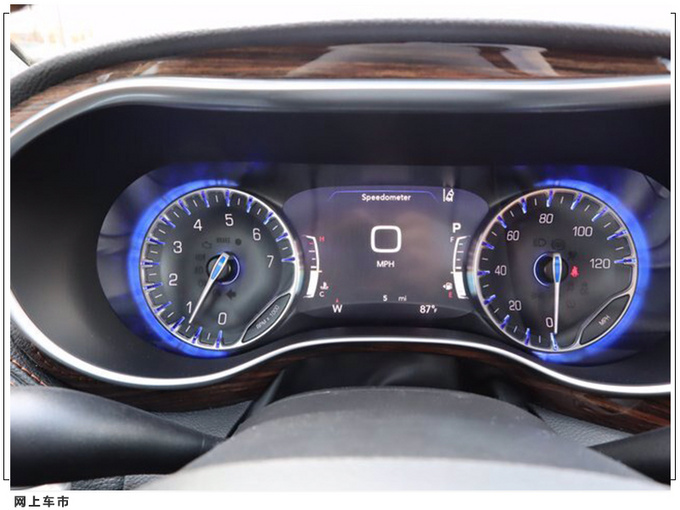 克莱斯勒大捷龙实拍曝光 换新前脸/后排带娱乐系统-图3