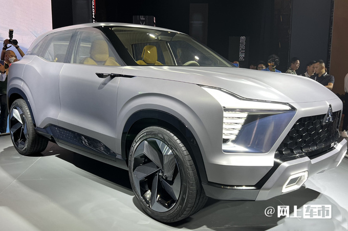 三菱 SUV 现身国内，“撞脸”小鹏 M03。