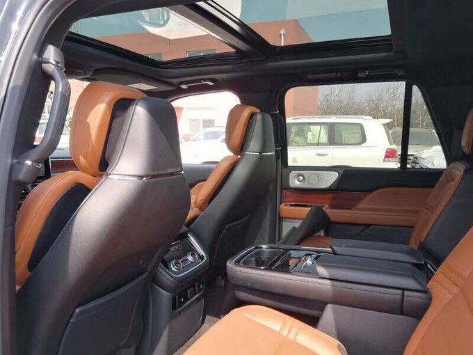 18款林肯领航员SUV升级 尽显本色商务范-图9