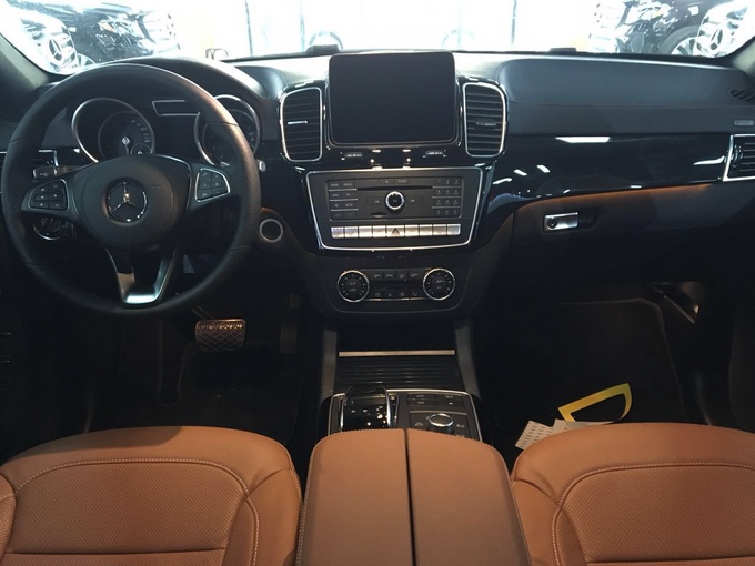 奔驰GLS450加版AMG 18款现车价格超特惠-图5