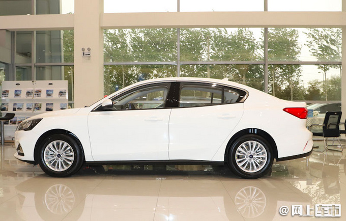 别着急买现款三缸版 福特-福克斯将换1.6L/1.6T四缸-图3