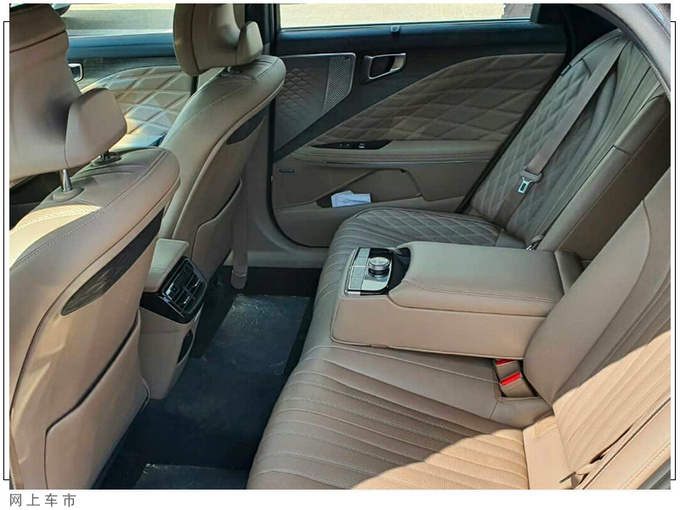 起亚全新K8实车街拍搭2.0T/奔驰E级同款内饰-图6