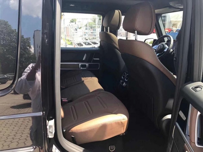 19款奔驰G500耀世登场 最新行情港口报价-图8