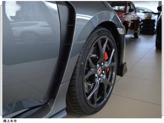 本田思域TYPE-R进店实拍搭2.0T引擎/中置排气-图3