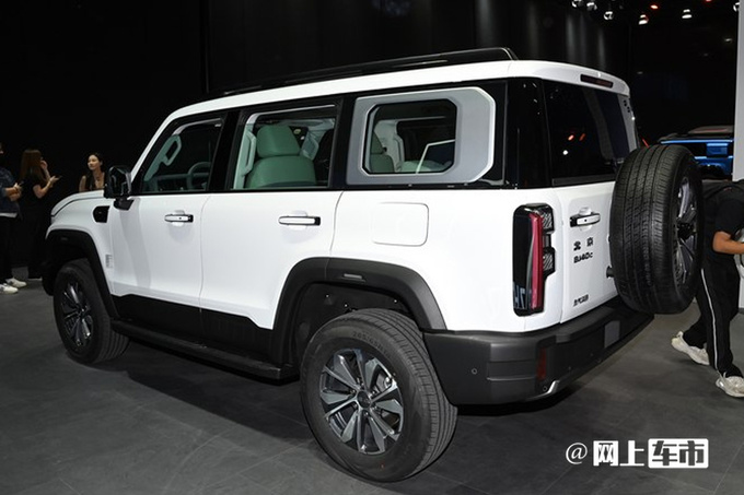 全系降价北京全新BJ40售17.98万起 车身加长16cm-图3