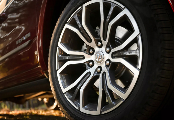 2025款RAM公羊曝光搭汽油3.0T V6有史以来最豪华-图4