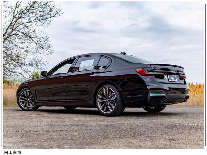 宝马新款M760i实拍搭6.6T加速媲美M5/配黑化套件-图3