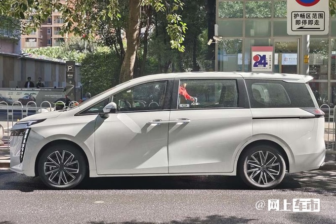 广汽传祺M7最新街拍配E8同款内饰 预计17.98万起-图5