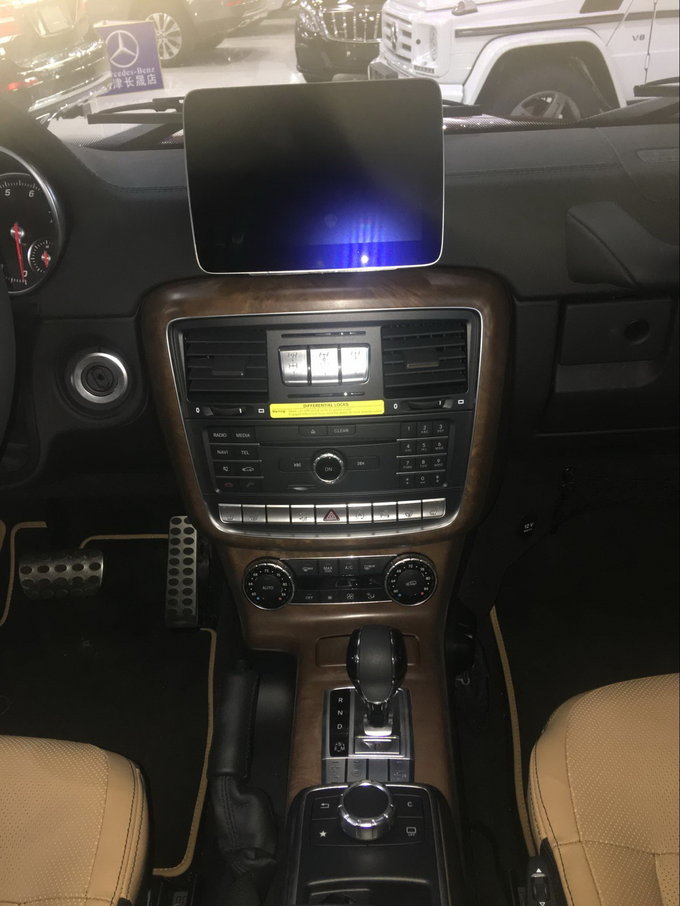 奔驰G550红金属漆 4.0T特色越野无敌降价-图5