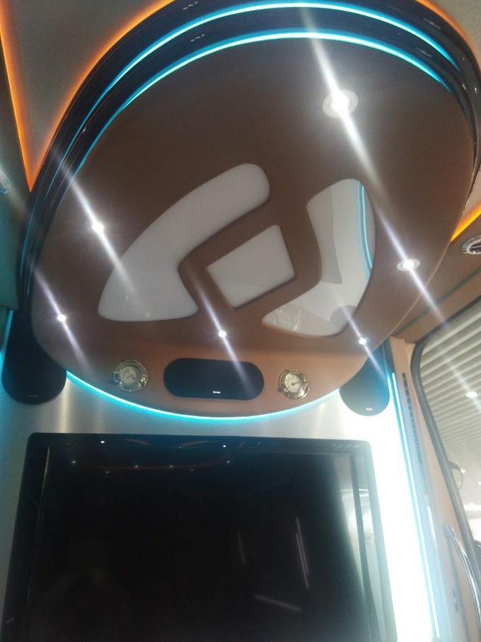 奔驰斯宾特商务车 7+2版本内部空间升级-图5