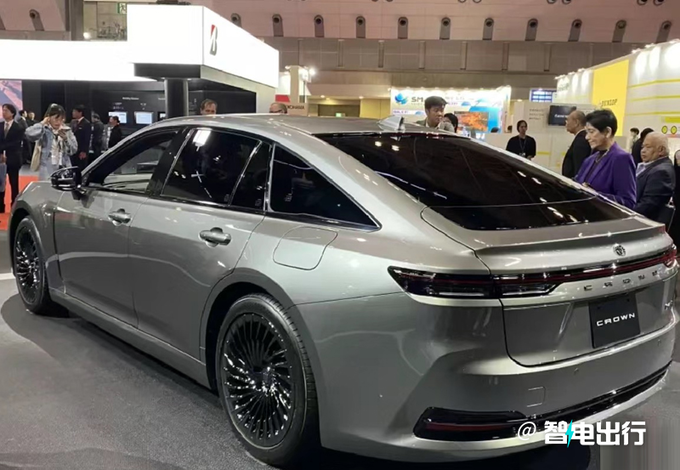 丰田全新皇冠轿车实拍下月首发/pk奥迪A6L-图3