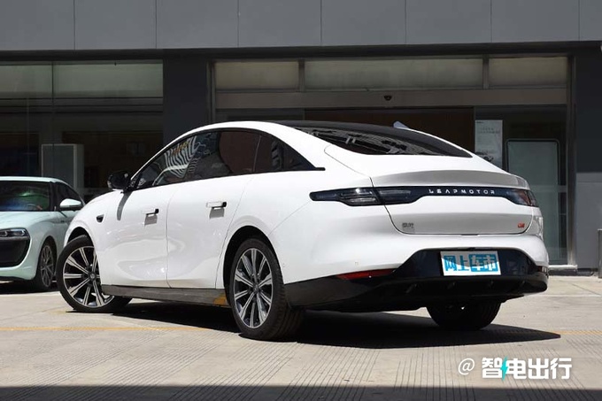 零跑C01增程版实拍曝光下月发布 预计13万起售-图3