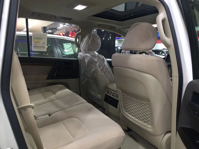 2018款丰田酷路泽4600 八气囊V8底挂绞盘-图7