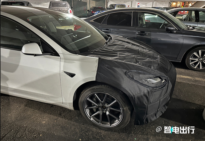 特斯拉新款Model 3曝光今年二季度发布/内饰翻新-图3
