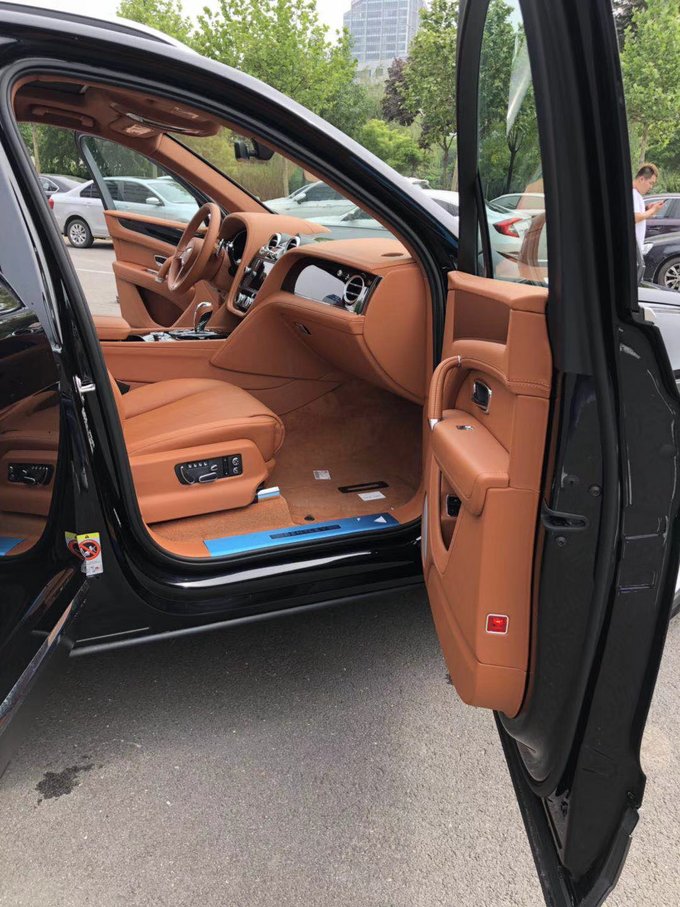 18款宾利添越4.0T柴油V8 底盘升降带后娱-图5