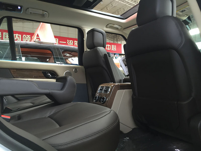 18款中东路虎揽胜3.0T 汽油加长夏日低价-图6