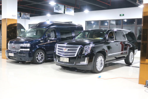 凯迪拉克凯雷德加长 156万开走顶级豪车-图2