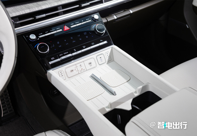 现代全新胜达实车街拍外观酷似路虎卫士/明年国产-图5