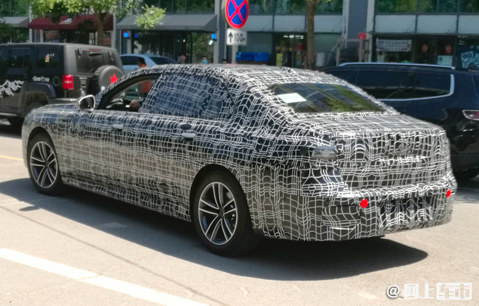 宝马全新7系国内谍照 搭分体式大灯 最快年底亮相-图5