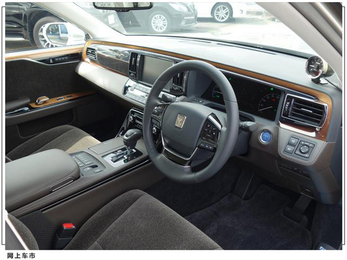 丰田旗舰轿车实拍搭5.0L混动/气场不输宾利飞驰-图9