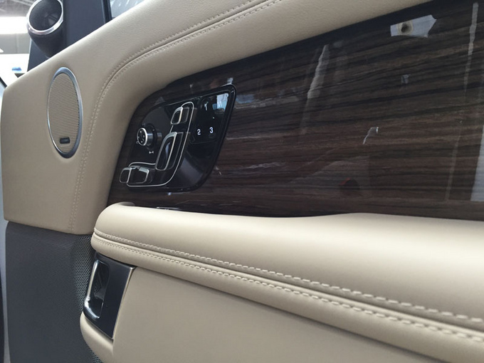 18款中东路虎揽胜3.0T 汽油加长夏日低价-图9